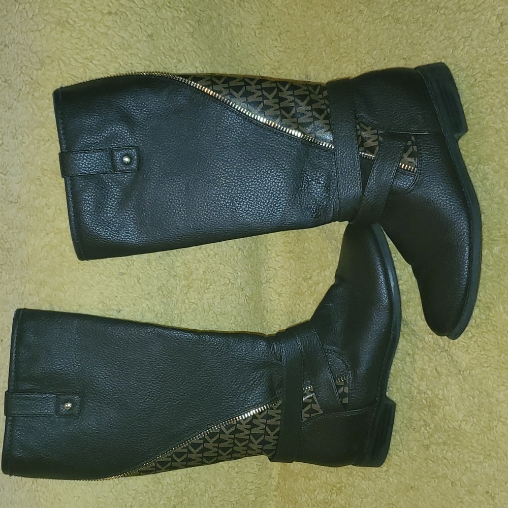 Michael Kors girls boots,size 2M. Color brown